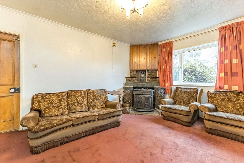 Property photo 3 of 20 Lounge