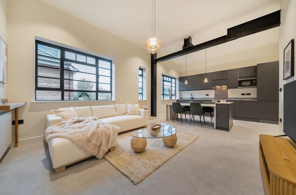 Property photo 1 of 12 Openplan1.Jpg