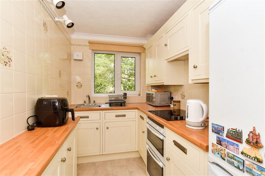 Property photo 2 of 10 Kitchen