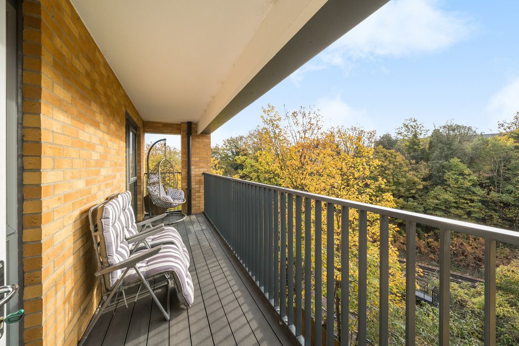 Property photo 3 of 20 Balcony