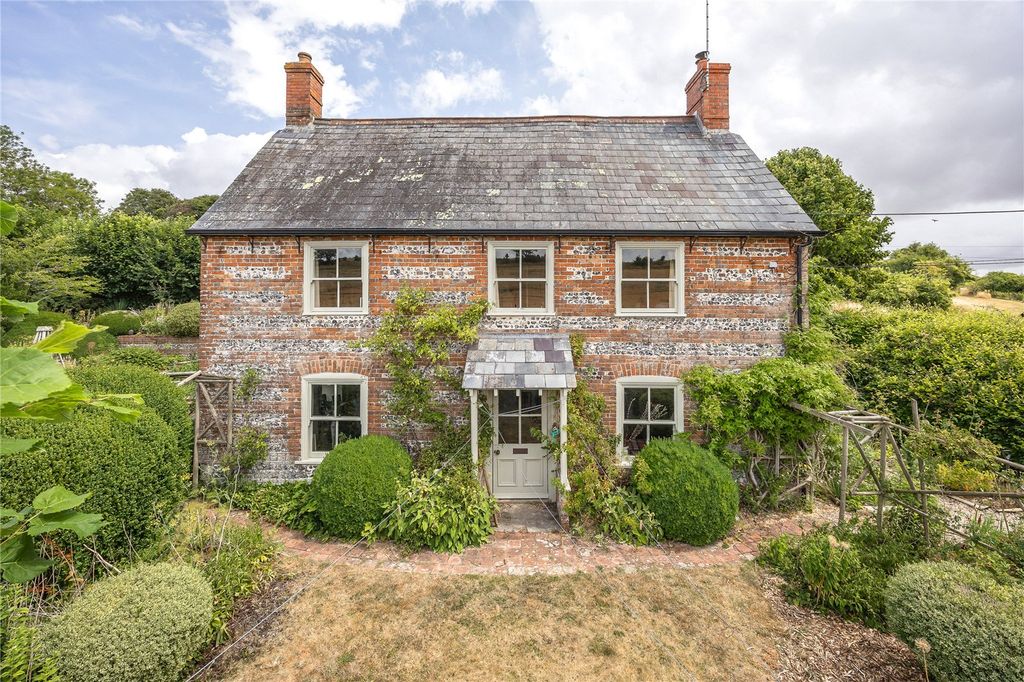Property photo 2 of 20 Manor Farmhouse