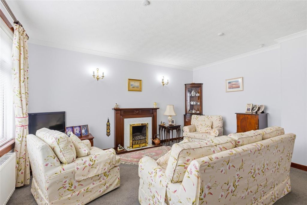 Property photo 3 of 28