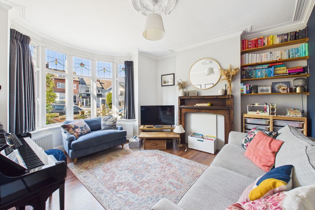 Property photo 2 of 21 Lounge