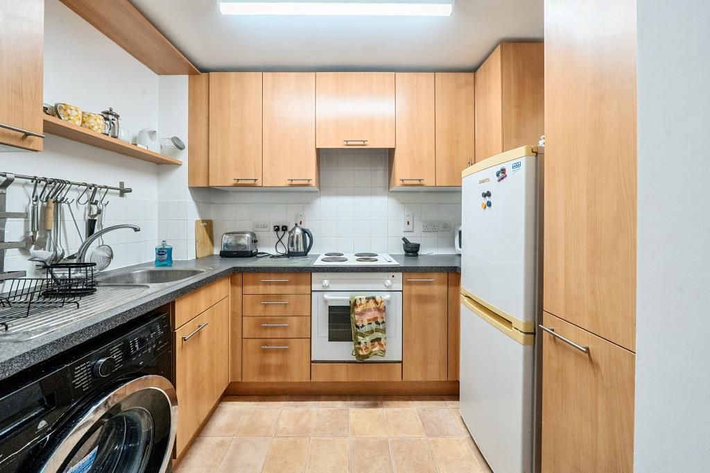 Property photo 3 of 19 Kitchen