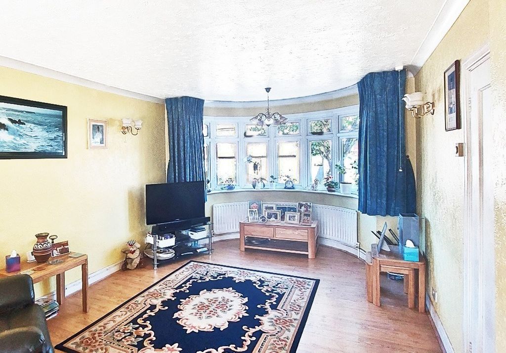 Property photo 3 of 18 4519405