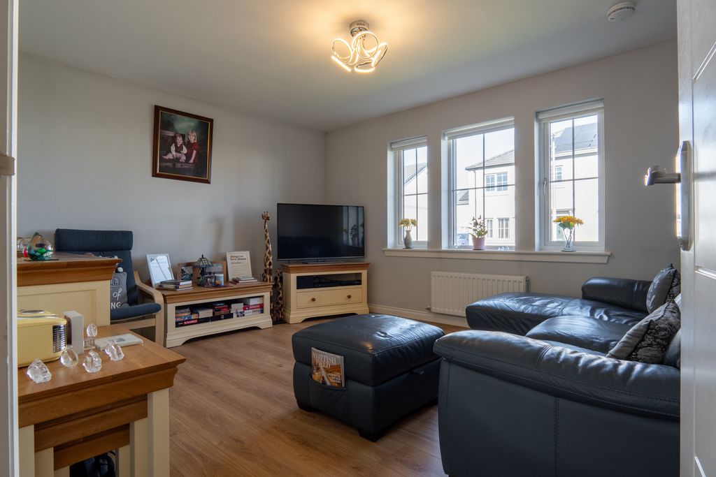 Property photo 3 of 27