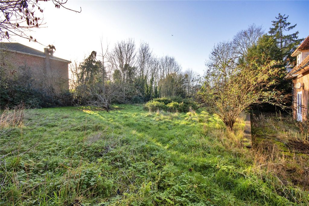 Property photo 3 of 12 Garden