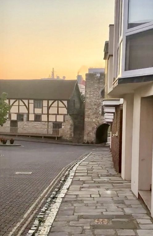 Property photo 2 of 17 Picture No. 21