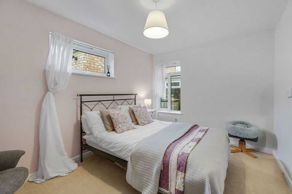 Property photo 3 of 27