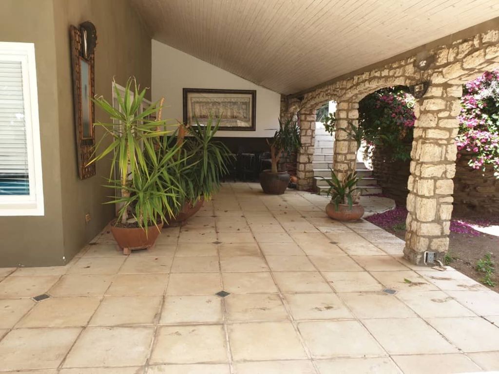 Property photo 3 of 48