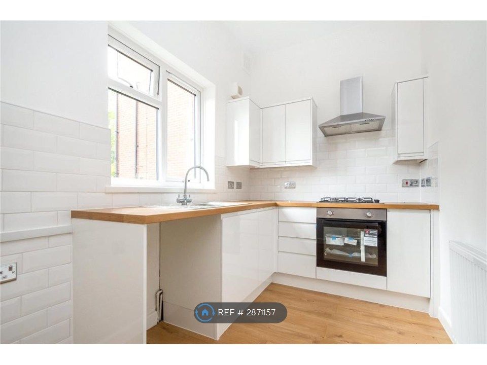 Property photo 3 of 12 Kitchen