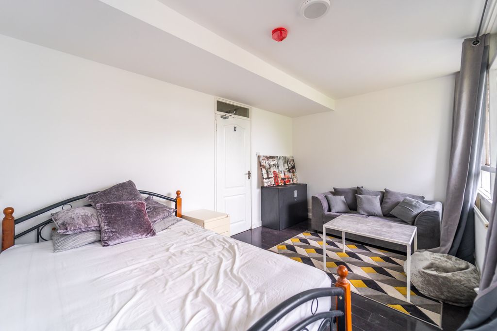 Property photo 3 of 13 Mba06791
