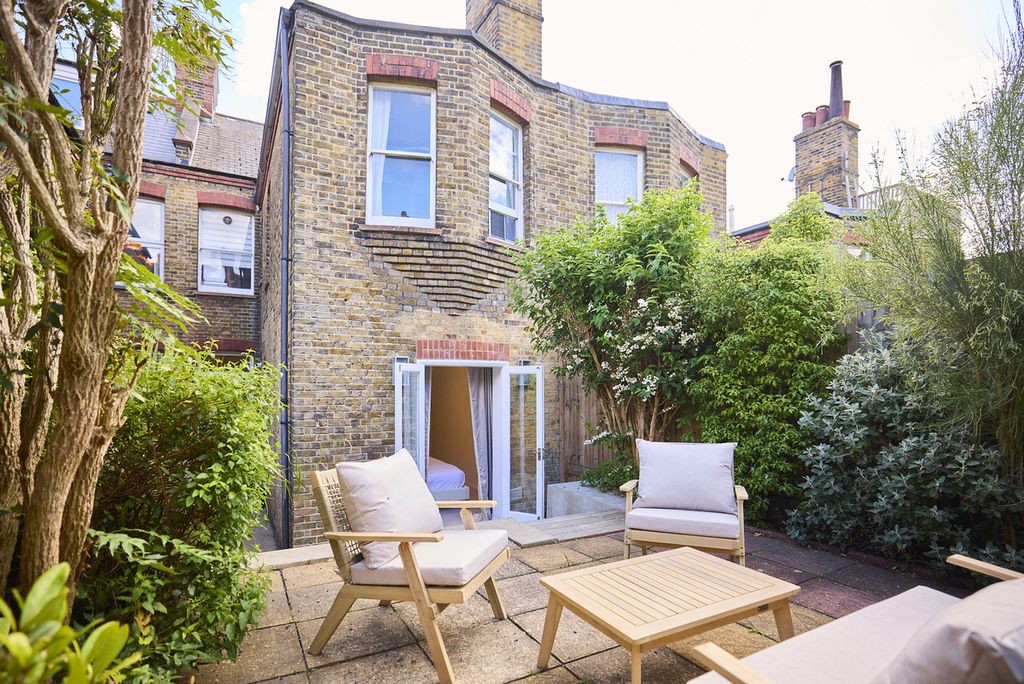 Property photo 2 of 24