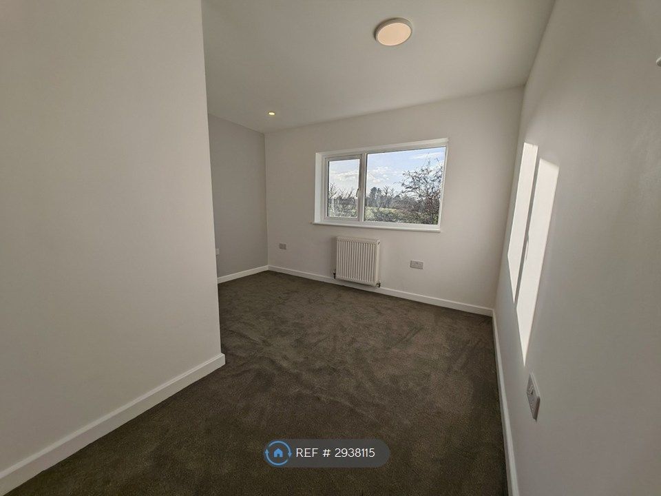 Property photo 2 of 5 Bedroom