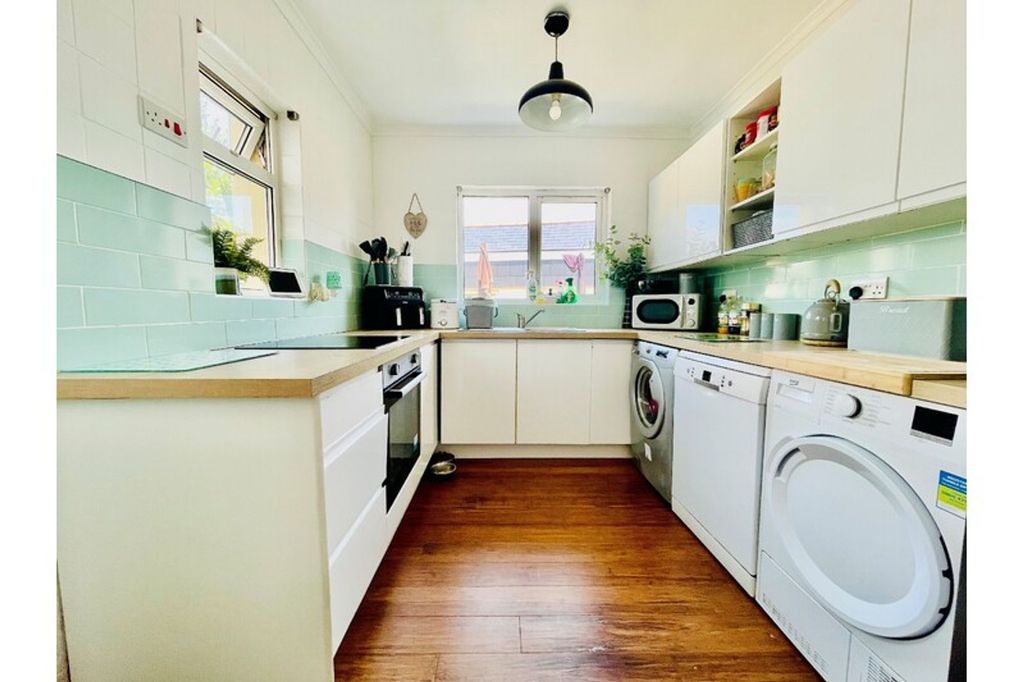 Property photo 2 of 5 Kitchen