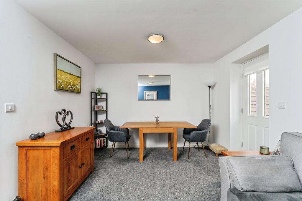 Property photo 3 of 20