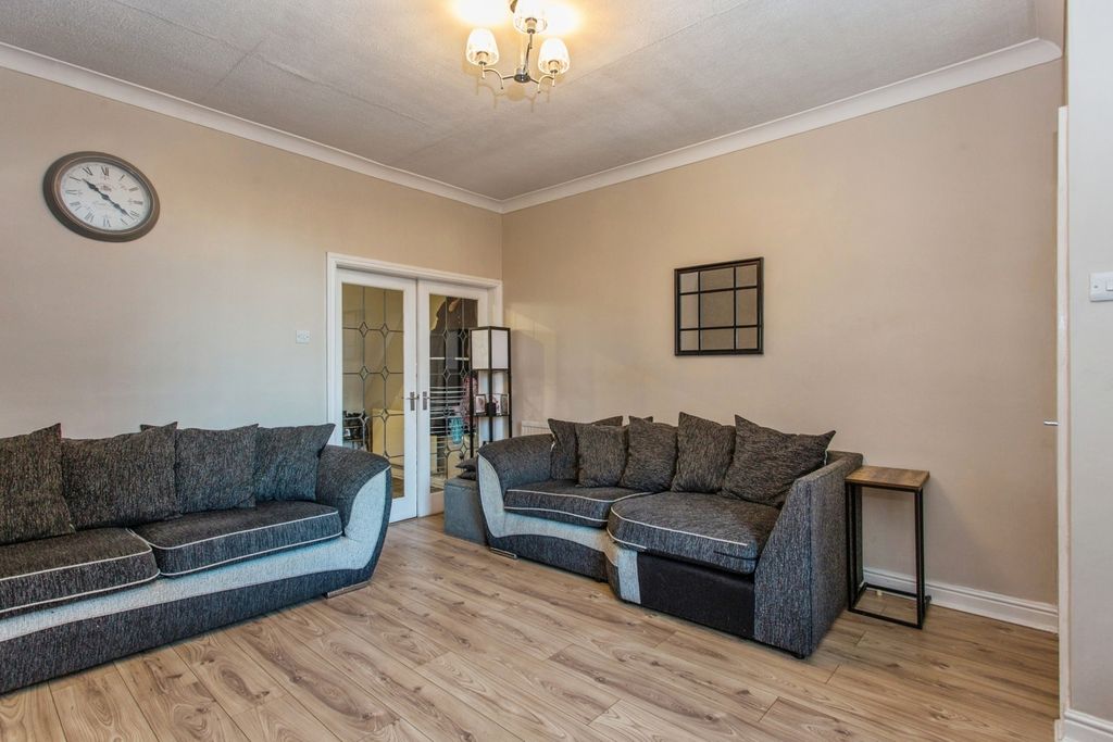 Property photo 3 of 13 Pbox-Img.Jpg