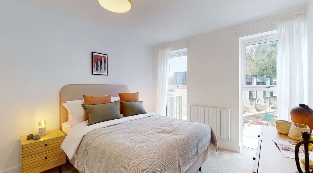 Property photo 3 of 8 Bedroom.Png