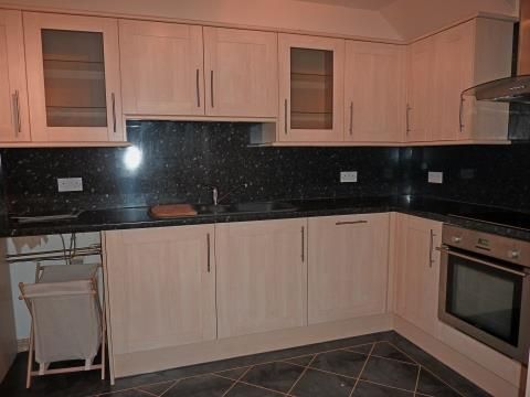 Property photo 3 of 8 Kitchen