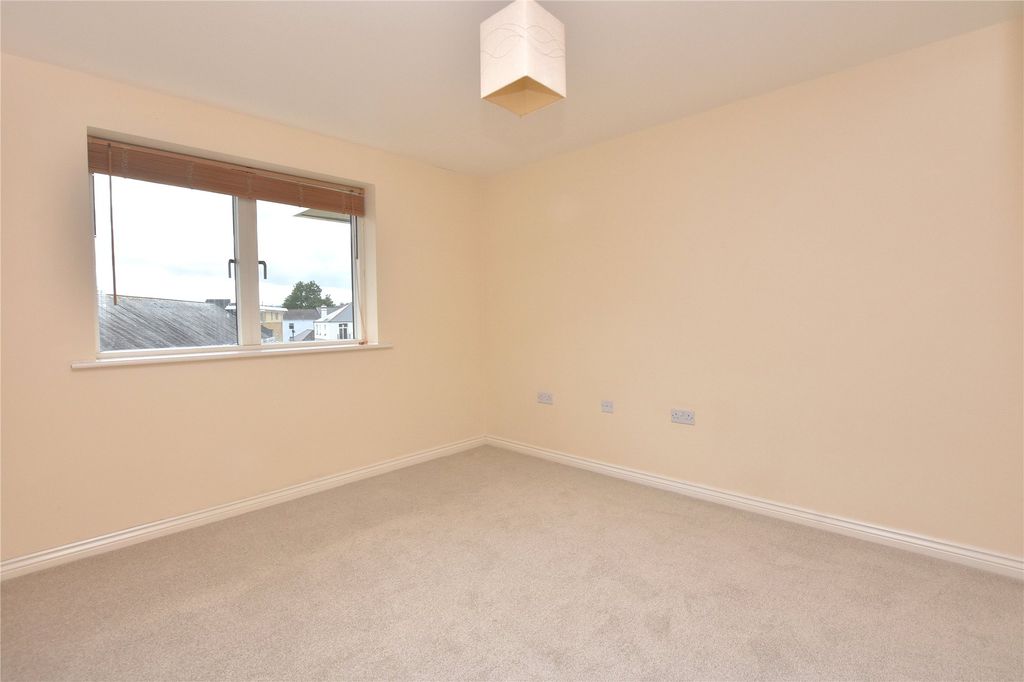Property photo 3 of 10 Bedroom One