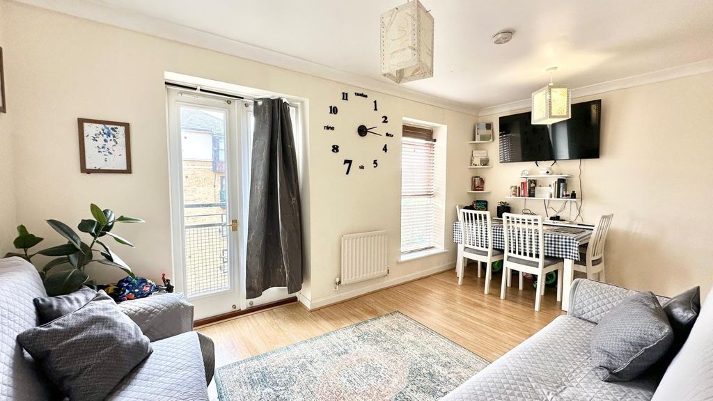 Property photo 3 of 11