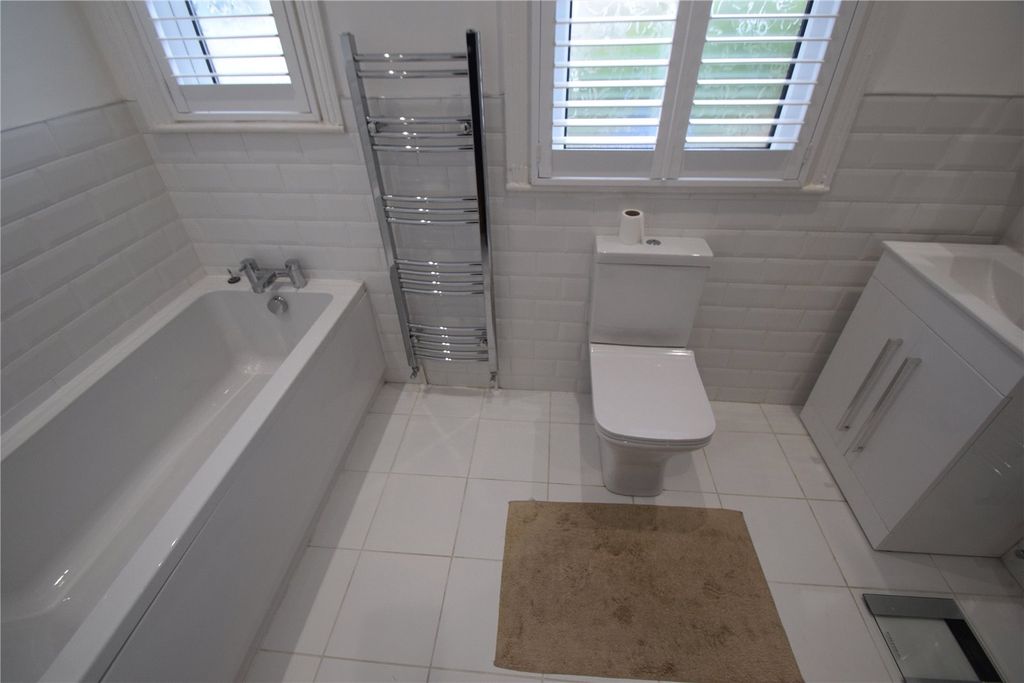 Property photo 3 of 11 Family Bathroom