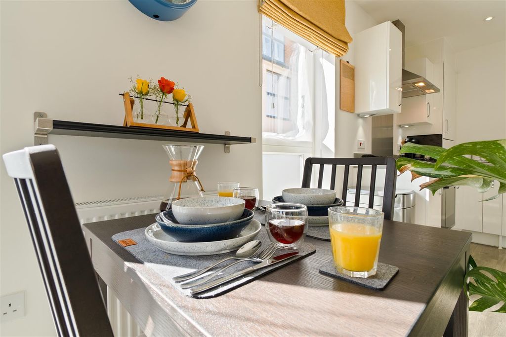 Property photo 3 of 13 Narwhal Crescent.Jpg