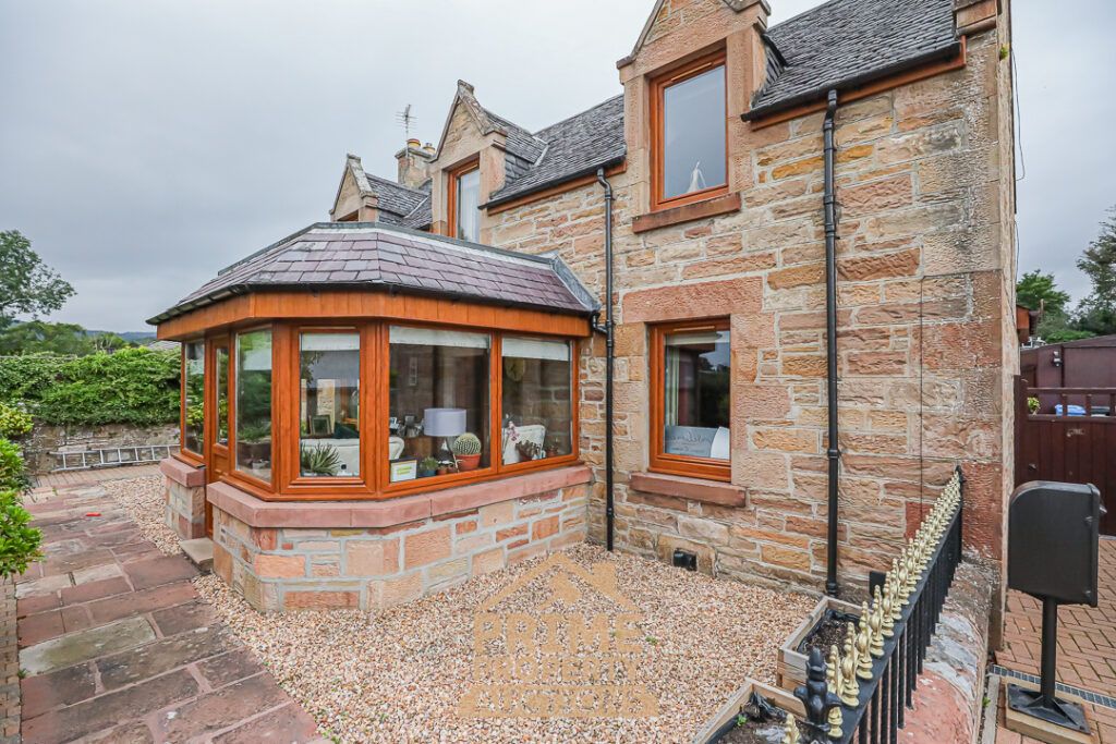 Property photo 2 of 36
