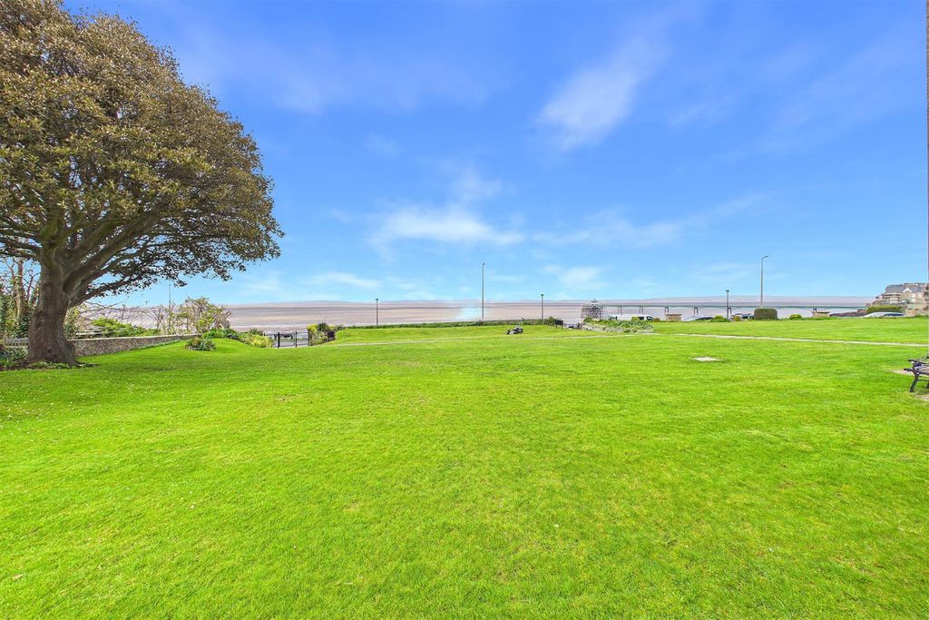 Property photo 2 of 12