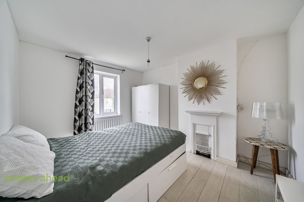 Property photo 3 of 18 Fe13d5Fe-8869-4d5...