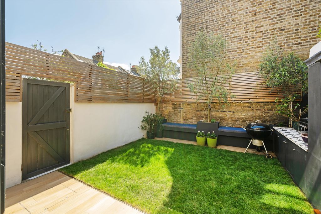 Property photo 2 of 19 Image