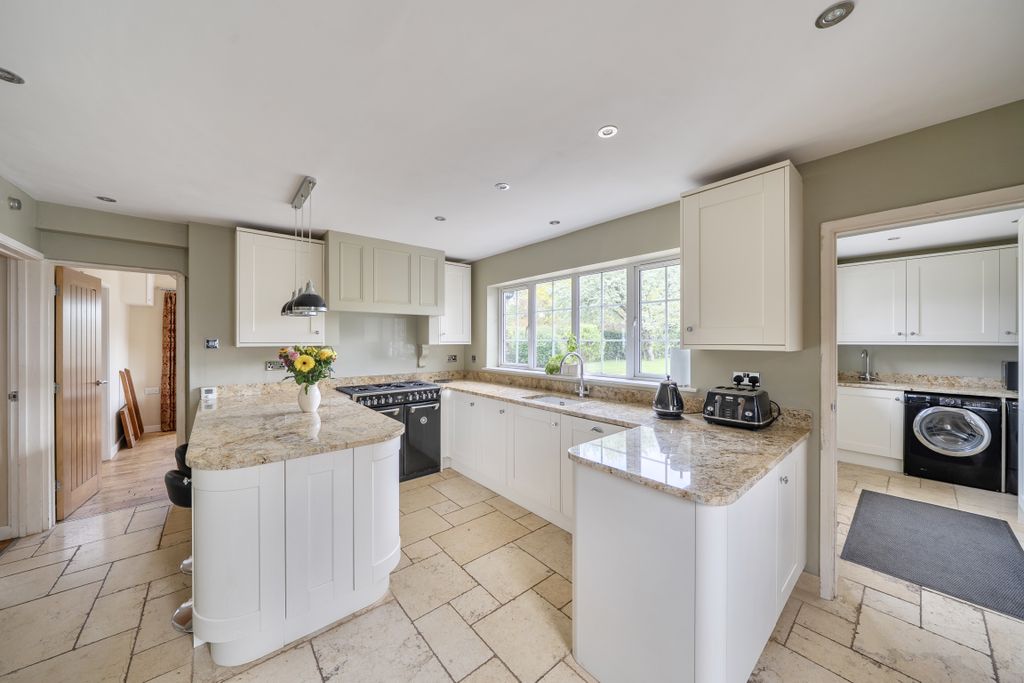 Property photo 2 of 32
