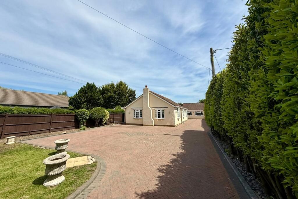 Property photo 1 of 40