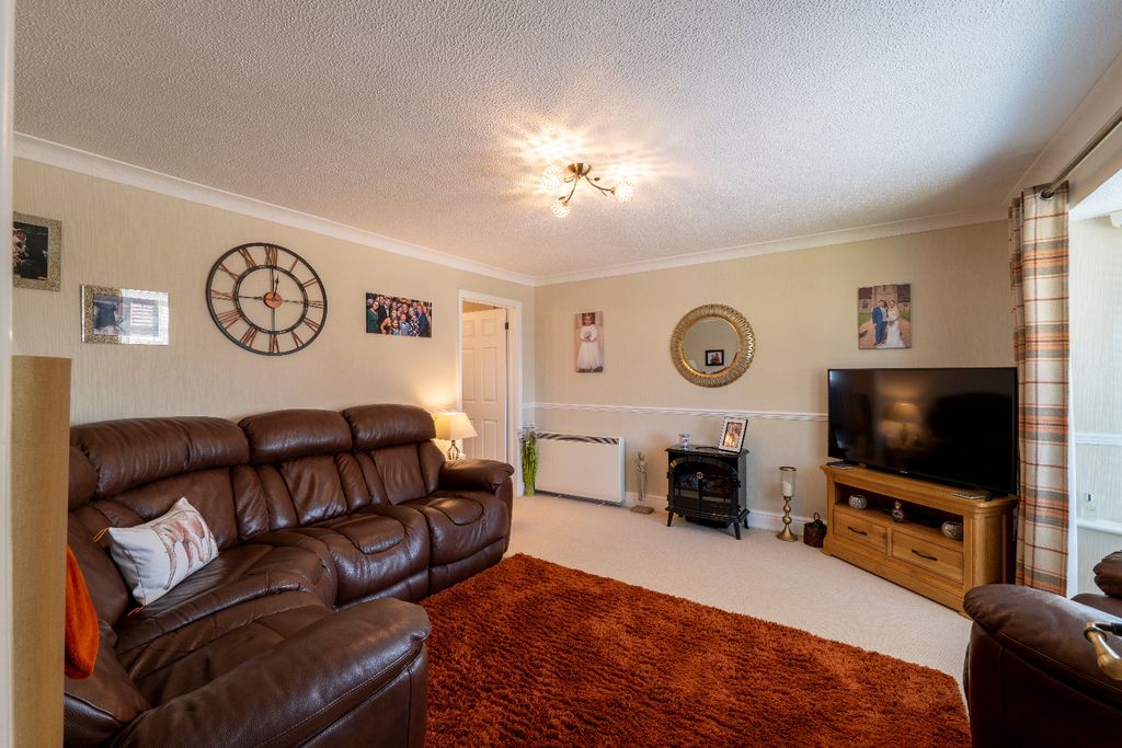 Property photo 3 of 15 4384715