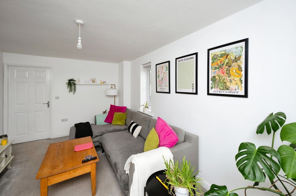 Property photo 2 of 20 Lounge