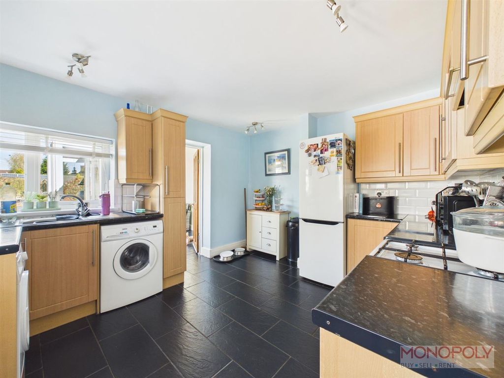 Property photo 2 of 15 Kitchen