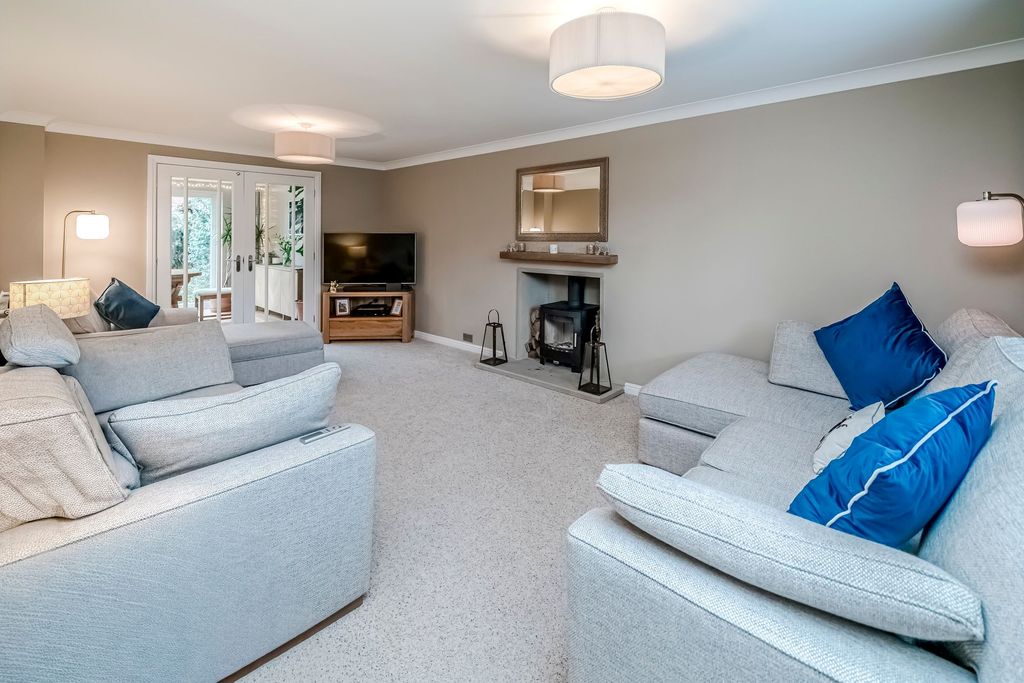 Property photo 2 of 38