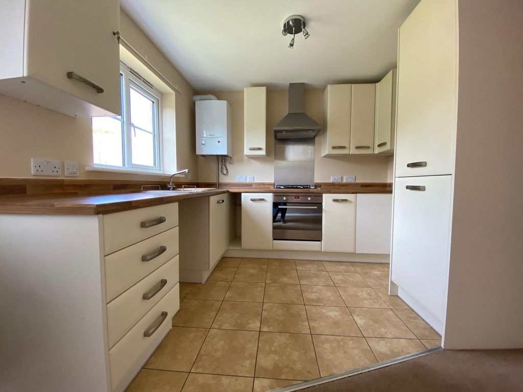 Property photo 3 of 13 Kitchen