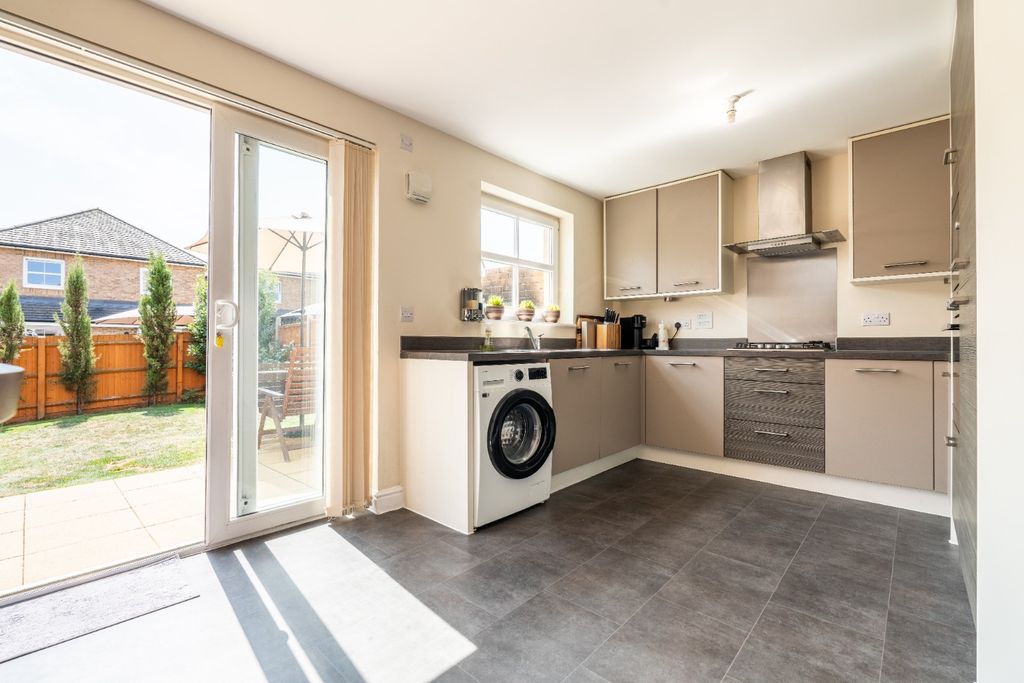 Property photo 2 of 37 4377292
