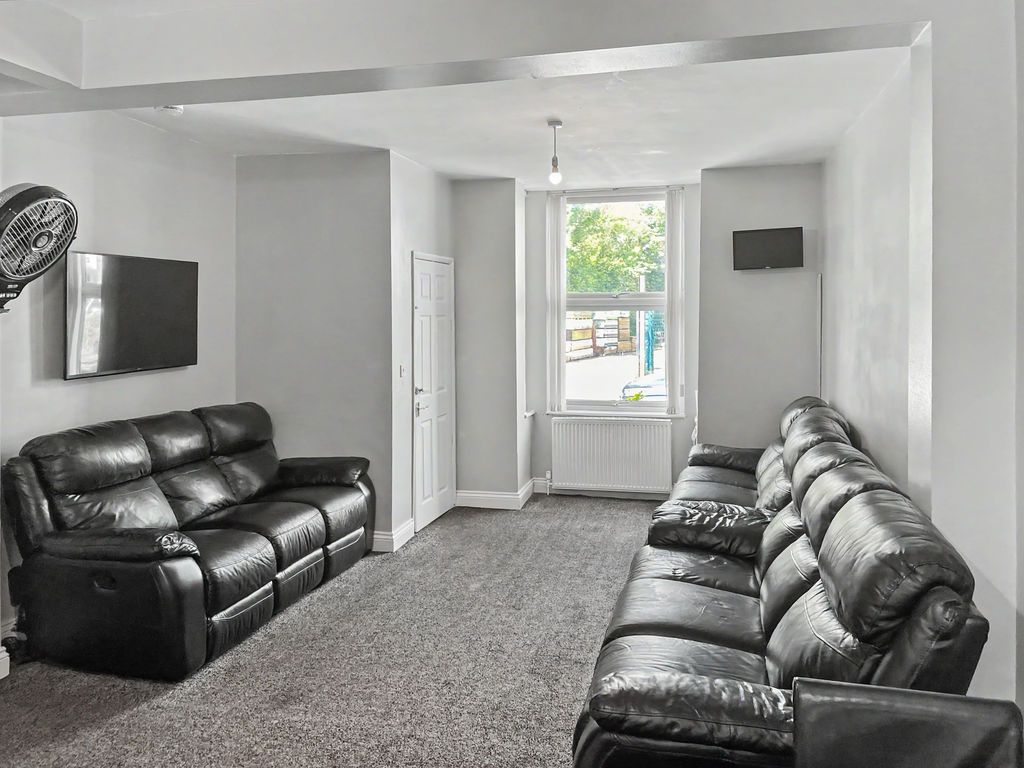 Property photo 1 of 11 Photo 13