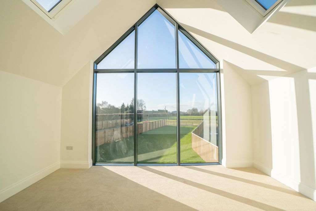 Property photo 3 of 25 Flawith61