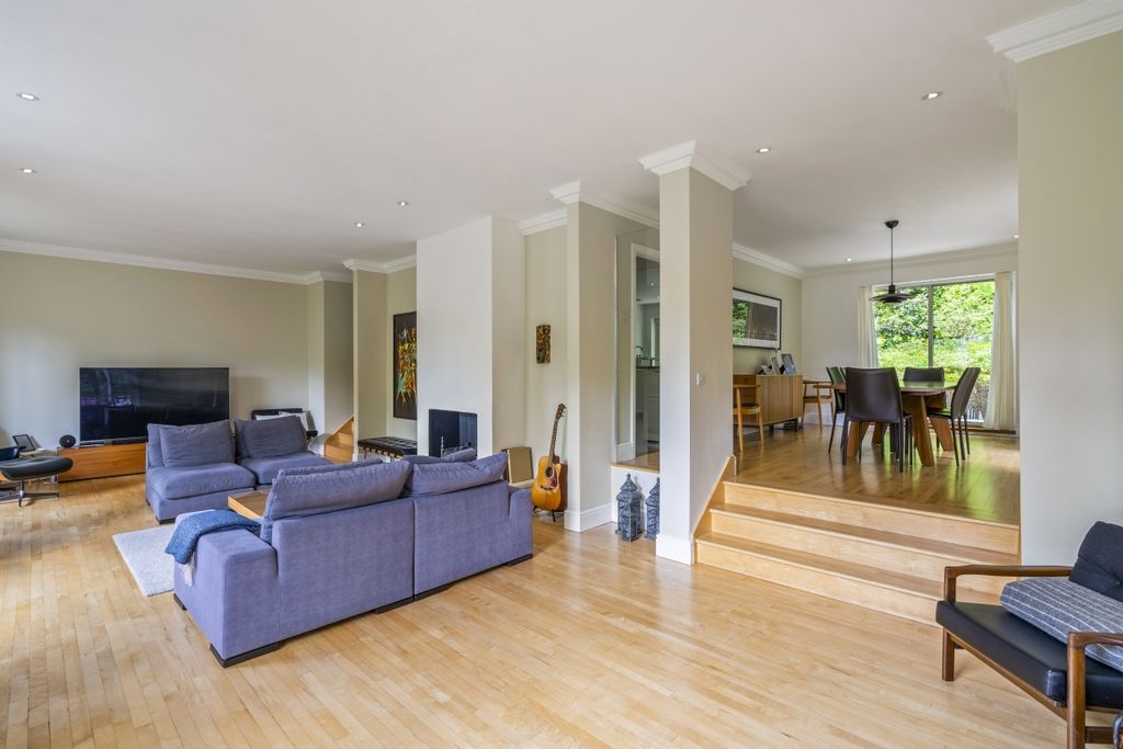 Property photo 3 of 20 Richmondwood