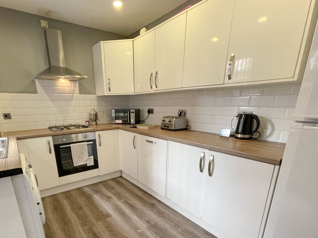 Property photo 2 of 10 63 Halsbury 2