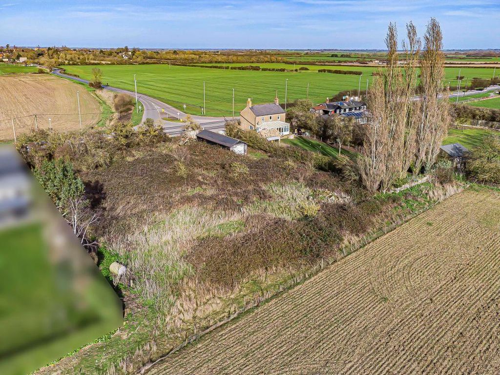 Property photo 3 of 8 8_74651.Jpg