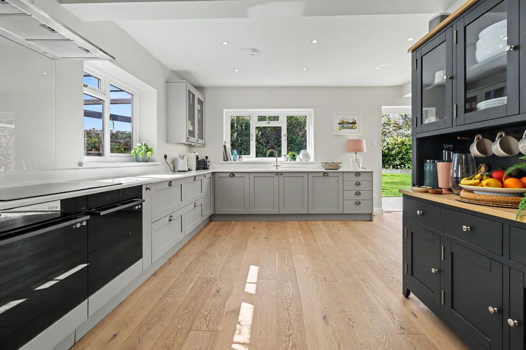 Property photo 2 of 23