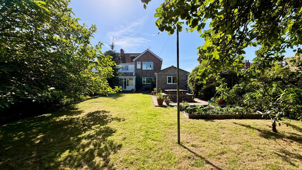 Property photo 2 of 34