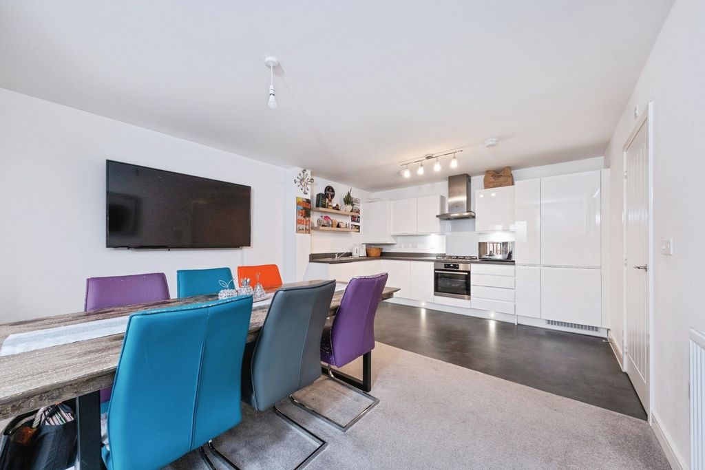 Property photo 3 of 14 Photo