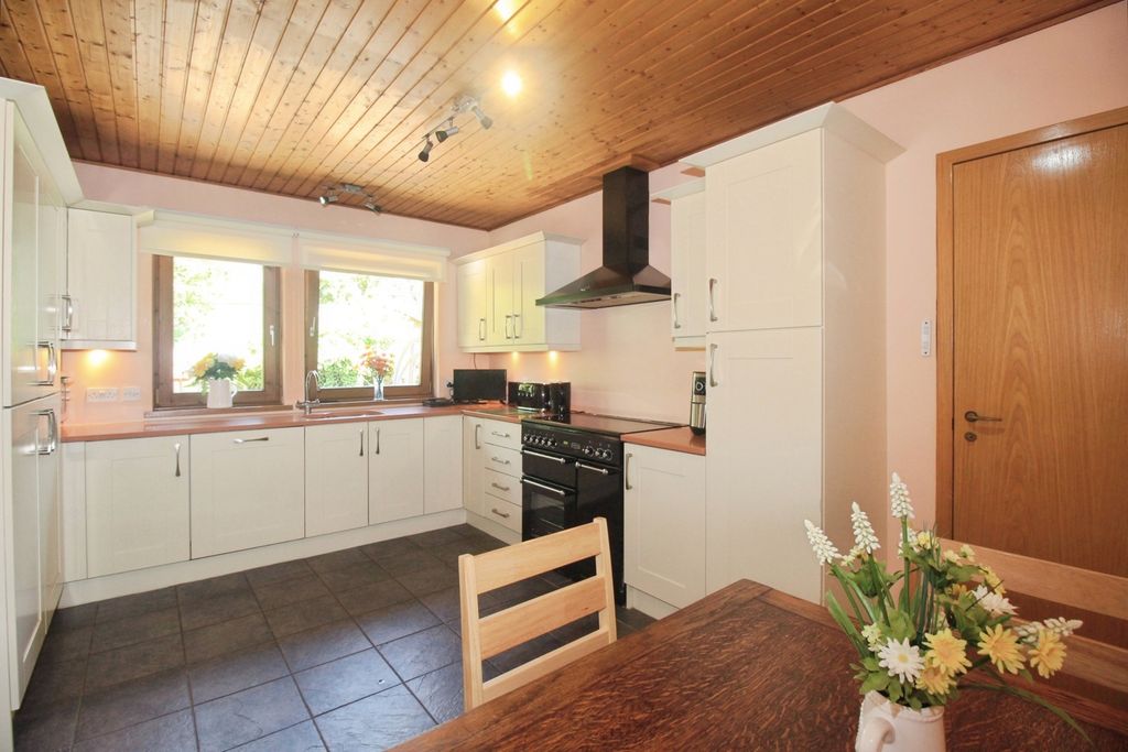 Property photo 2 of 21 Breakfast Kitchen