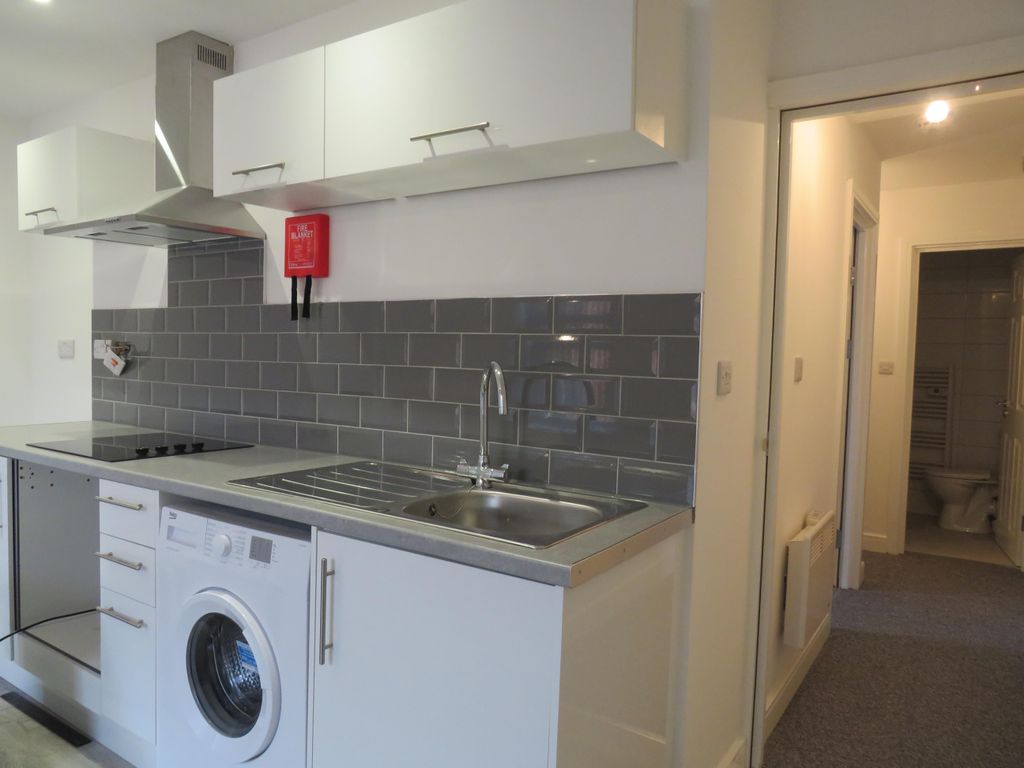 Property photo 1 of 6 Kitchen