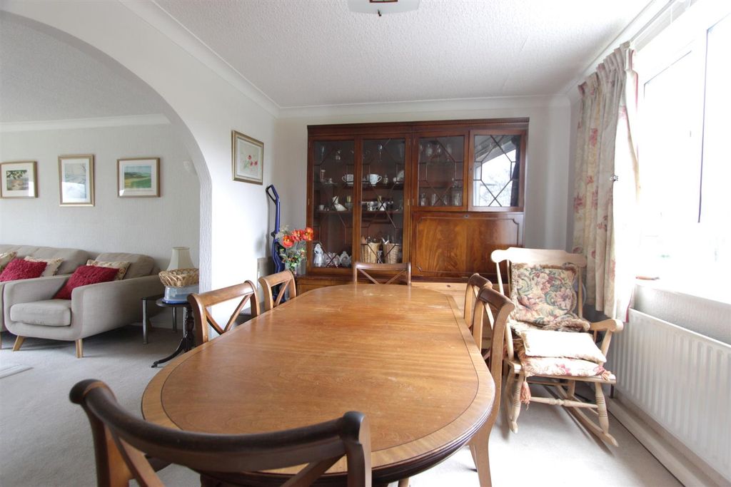 Property photo 1 of 13 Dining Romm Tg54.Jpg